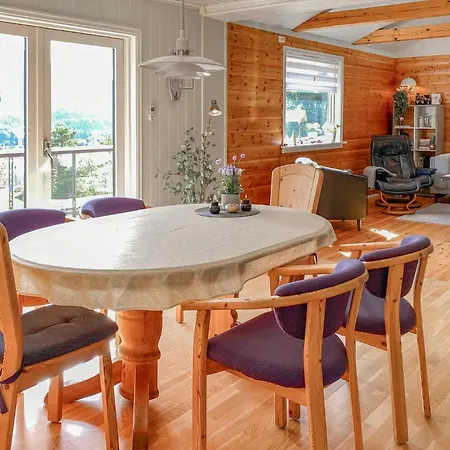 3 Bedroom In Holiday home