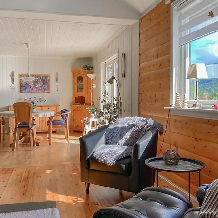 Casa de Férias 3 Bedroom In Florø