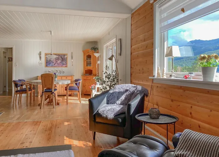 Сasa de vacaciones 3 Bedroom In Florø
