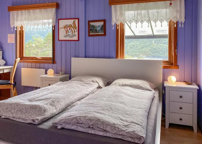 Сasa de vacaciones 3 Bedroom In Florø